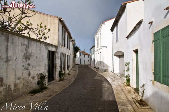 Ars en re, le strade del borgo: Ars-en-Ré è uno dei porti prinicpale dell'isola, si trova alla base del Fier d'Ars una profonda insenatura nella parte settentrionale dell'Isola del Re