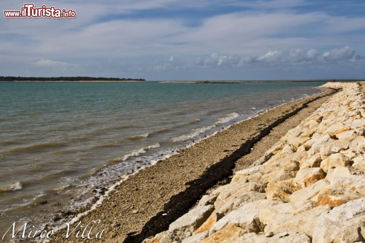 Ile de Re baia di Biscay: L'isola che si trova di fronte a La Rochelle si affaccia nel cuore del Golfo di Biscaglia. E' famosa per il suo clima, dato che le ore di sole complessive sono come quelle della Costa Azzurra.