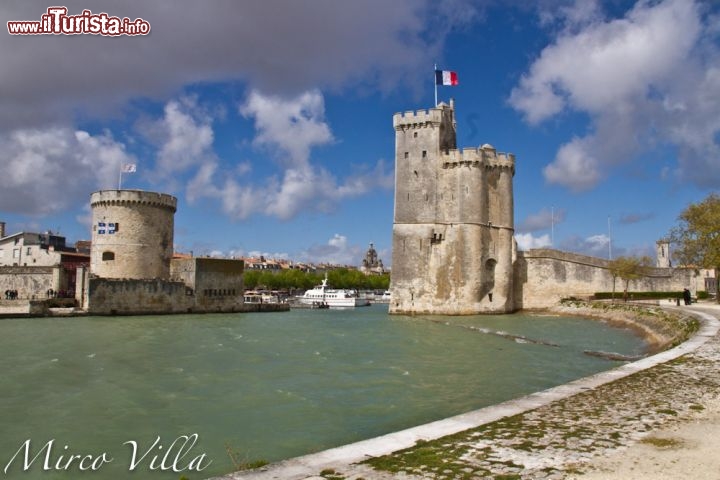 La Rochelle, la torre Saint Nicolas e la torre della catena: le due grandi torri, quella di San Nicola e la Tour de la Chaine, si ergono a difesa della marina della Rochelle, un porto naturale tra i più importanti della Francia