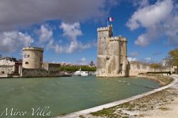 La Rochelle, la torre Saint Nicolas e la torre ...