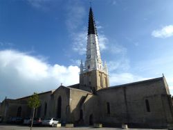 Ars en Re e la strana forma del campanile della ...