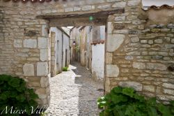 Piccoli viottoli nel villaggio di Saint ...