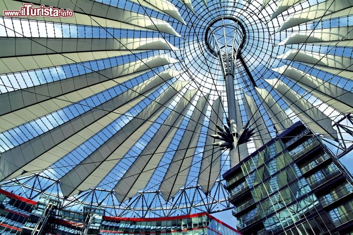 Immagine Sony Center Interno Potsdamer Platz Berlino