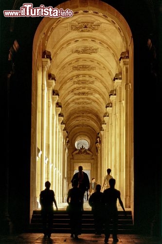 Immagine Passaggio dentro Museo del Louvre a Parigi