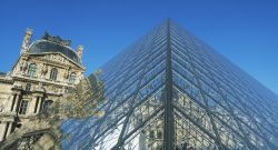 Piramide del Louvre a Parigi
