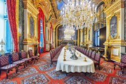 Sala da pranzo negli Appartementi di Napoleone III al Museo del Louvre di Parigi - © Brian Kinney / Shutterstock.com