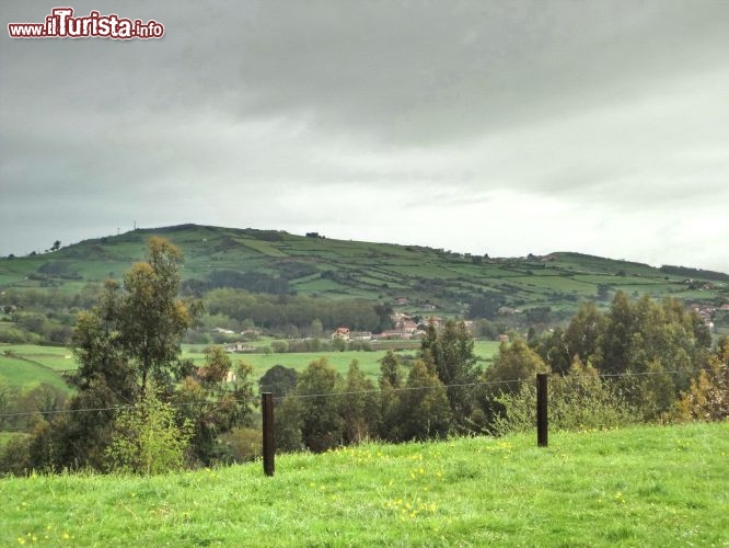 La vallata di Altamira - Il verde della Cantabria è sempre molto intenso durante l'inverno, grazie alle abbondanti piogge, ma in estate il clima è in genere perfetto per una vacanza.