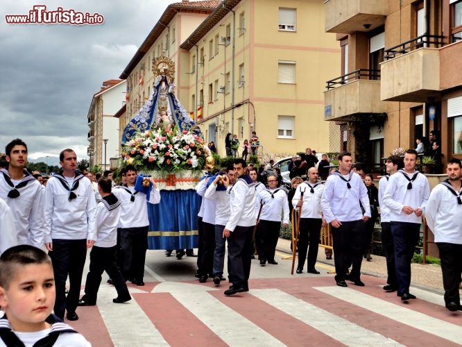Processione di San Vicente - una manifestazione religiosa molto sentita dalla popolazione, che ricorda l'arrivo della statua della Madonna, dal mare, in solitaria su di una barca.