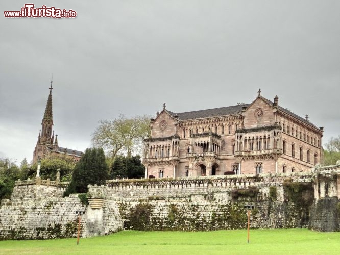 Palacio de Sobrellano e Capilla Panteon de los Marqueses a Comillas -  Sono i due capolavori neogotici dell'architetto Joan Martorell, che fu anche uno dei maestri di Gaudì.