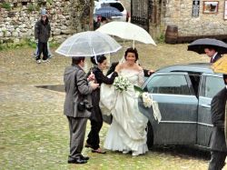 Santillana del Mar, matrimonio sotto la pioggia ...