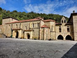 Monasterio de Santo Toribio de Liebana - il duecentesco ...