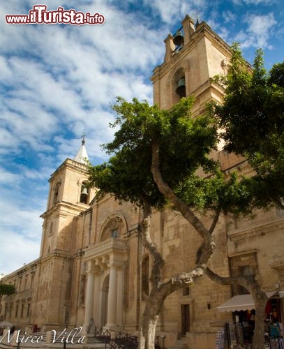 Co-Cattedrale di San Giovanni Malta - E' la chiesa più importante di La Valletta e contende a San Paolo di Mdina, il primato dell'arcipelago. E' un luogo da visitare assolutamente da non perdere, al suo interno sono costuditi due importanti dipinti del Caravaggio.
