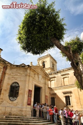 Ingresso Concattedrale di San Giovanni,  La Valletta - E' una delle chiese storiche di Malta, assieme alla Concattedrale di San Paolo a Mdina. E' famosa per custodire al suo interno vari capolavori artistici, tra cui due Caravaggio, e le migliori opere di Mattia Preti. Da non perdere anche l'originale pavimento ricoperto di lapidi in marmo policromo, che sigillano le tombe dei Cavalieri dell'ordine di Malta.