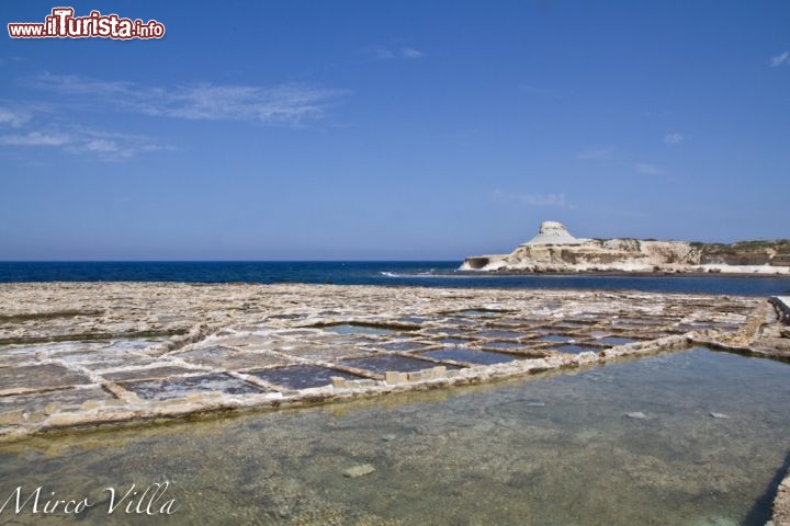 Le saline di Xwejni Ba, a Gozo - Le vasche utilizzate per l'estrazione del sale si trovano non ditanti dal pittoresco golfo di Xwejni Ba. Ci troviamo nella parte nord della costa della seconda isola più grande dell'arcipelago di Malta, Gozo.