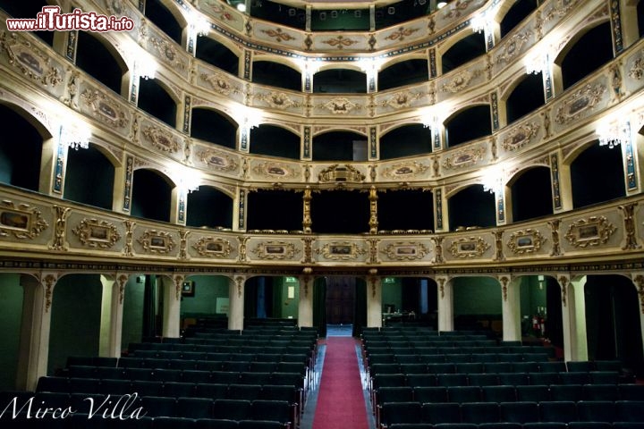 Teatru Manoel La Valletta, Malta - Questo importante teatro è il più antico ancora in funzione di tutto il  Commonwealth, ed il terzo in assoluto di tutta l'Europa. Fu costruito a partire del 1731 dal Gran Maestro Manoel, di origini portoghese, da cui deriva il nome. E' famoso per la sua acustica raffinatissima