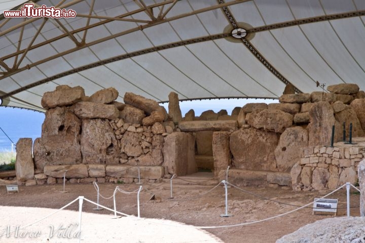 Templi di Menaidra a Malta - E' un importante sito archeologico, posto a sud dell'Isola di Malta e sopratutto si trova non distante dal tempio di Hagar Qim. Dovrebbe risalire al III° millennio avanti Cristo.Composto da tre templi, è particolarmente  Interessante quello inferiore, che è stato orientato in modo da segnare con precisione i giorni degli equinozi.