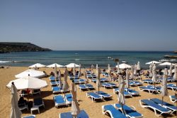 Spiaggia Gold a Malta - La Golden Bay beach si ...