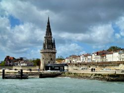 Torre 4 Sergenti Vieux Port La Rochelle