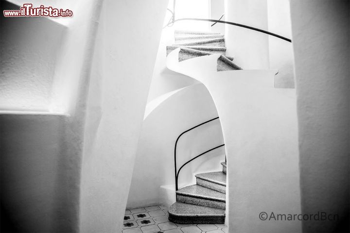 Immagine Scale che portano alla terrazza principale a casa Batllò - © Claudia Casadei / amarcordbarcellona.com