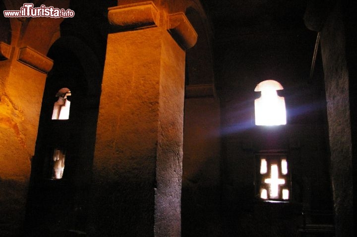 Chiesa rupestre a Lalibela, nord dell' Etiopia - In Etiopia con i Viaggi di Maurizio Levi