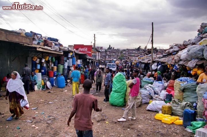 Merkato: il caotico bazar di Addis Abeba forse il mercato d'Africa più grande - In Etiopia con i Viaggi di Maurizio Levi