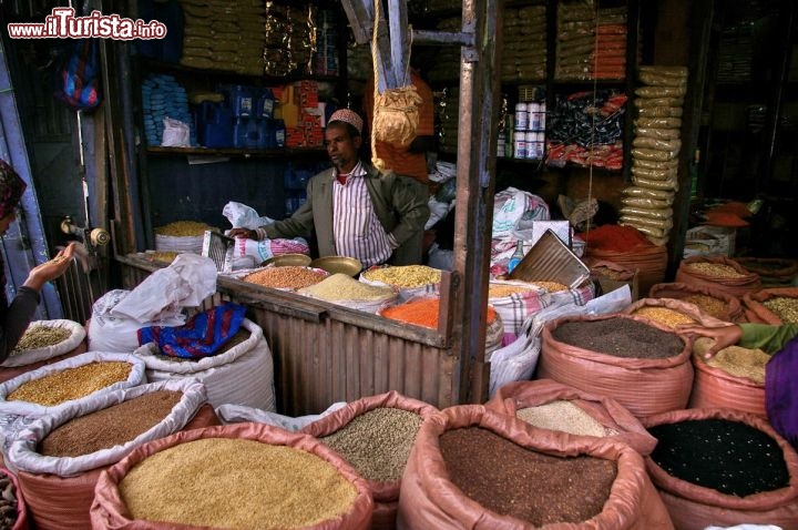 Addis Abeba spezie al mercato - In Etiopia con i Viaggi di Maurizio Levi