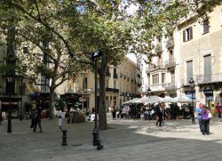 Piazza de Sant Josep Oriol barrio gotico barcellona