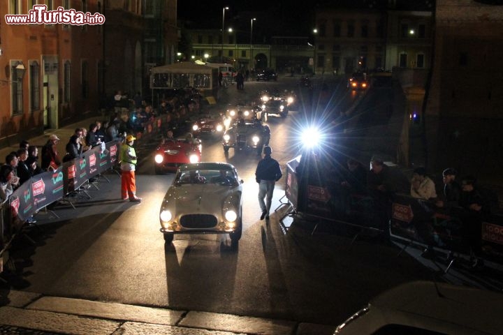 L'arrivo della 1000 miglia 2012 a ferrara, in seconda serata, è stato accolto da un grande successo di pubblico.