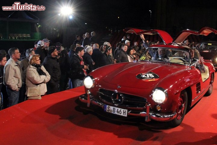 Durante l'edizione 2012 della 1000 miglia a Ferrara, una mercedes storica sfila in passerella: si tratta di una MERCEDES-BENZ 300 SL W198-I una Gran Turismo del 1957, l'ultimo anno della 1000 miglia sportiva.