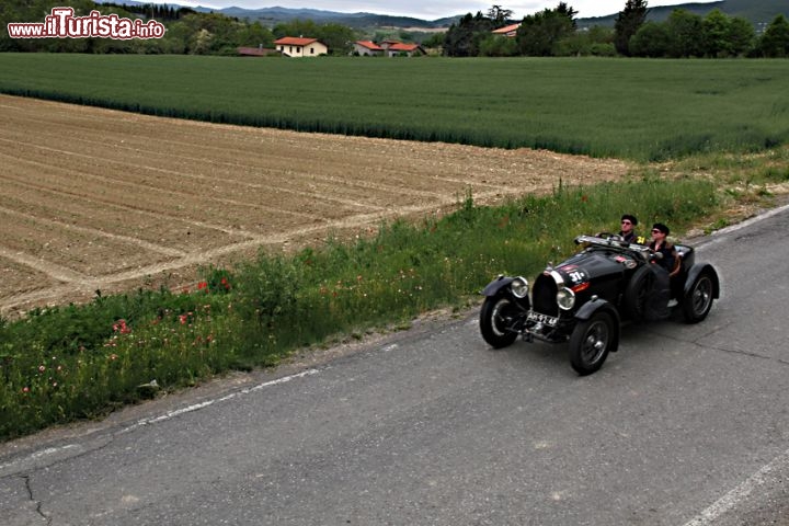 Alla 1000 miglia 2012 una Bugatti tipo 44 del 1927