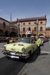 In piazza a Ravenna una Lincoln Capri durante ...