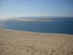 Lo spettacolo offerto dalla Dune du Pyla che si affaccia sull'Oceanoi Atlantico vale da solo il viaggio in Aquitannia.