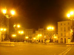 La piazza di St.Michel: di notte è probabilmente l'unico momento in cui si la si puòvedere deserta.