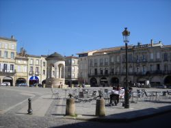 Libourne è una cittadina francese di circa 25000 abitanti situata nel dipartimento della Gironde, non lontano da Bordeaux.