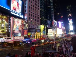 Times square di notte a New York City