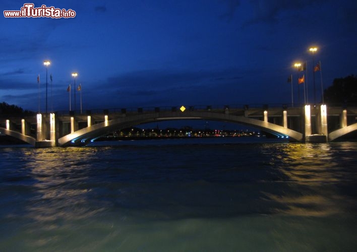 Immagine Il Rodano di notte, Lione