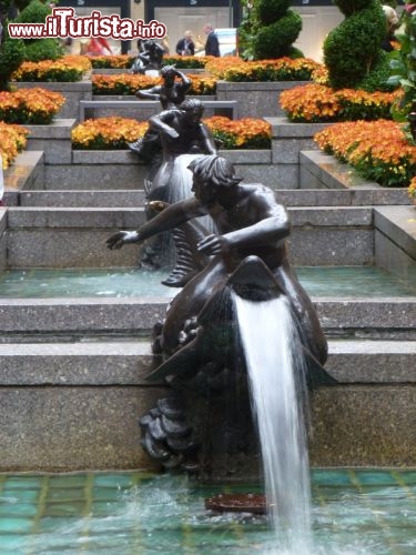 Immagine Fontane dei Channel Gardens in Rockfeller Plaza a New York City