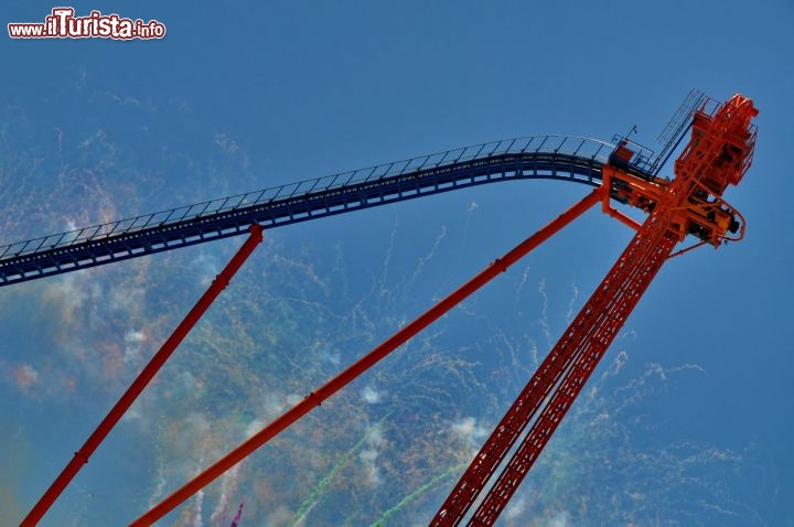 Il water coaster più alto del mondo salutato dai fuochi d artificio a Mirabilandia