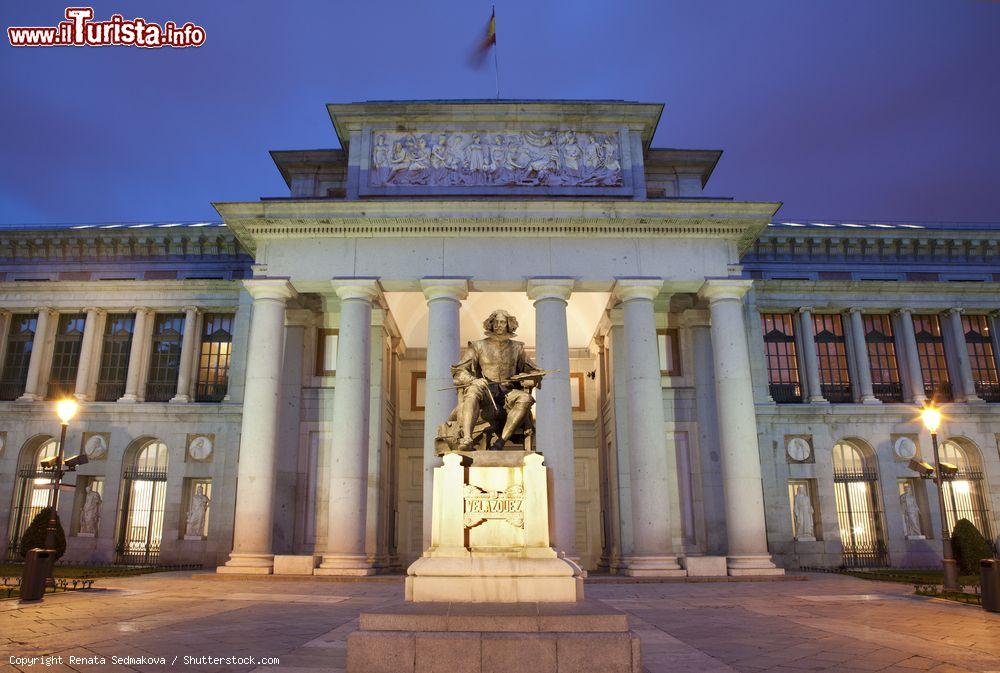 Immagine Il Museo Nazionale del Prado e il memoriale a Velazquez di Aniceto Marinas a Madrid. - © Renata Sedmakova / Shutterstock.com