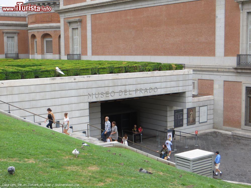 Immagine Ingresso moderno al Museo del Prado di Madrid in Spagna - © TMP_An_Instant_of_Time / Shutterstock.com