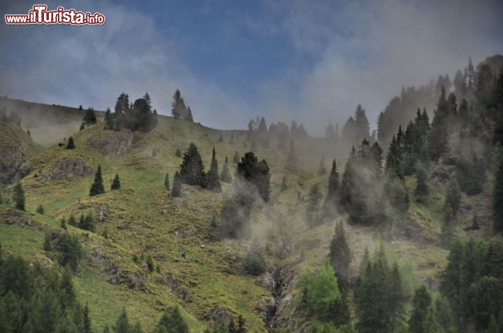 Passo San Pellegrino la nebbia dopo la pioggia