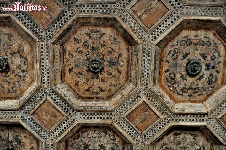 Soffitto in legno a cassettoni sala Conte di Luna Palazzo Roccabruna