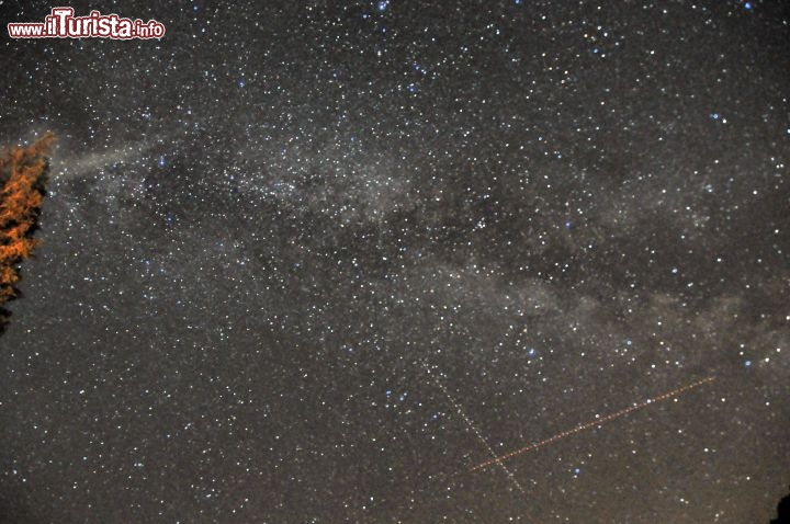 Via lattea Trentino con incrocio di aerei