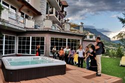 Blogghers in adorazione della jacuzzi Hotel Lagorai ...