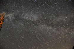 Via lattea Trentino con incrocio di aerei