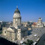 Deutscher Dom di Berlino in primo piano e il ...