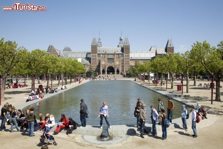 Immagine Laghetto e fontana al Rijksmuseum di Amsterdam