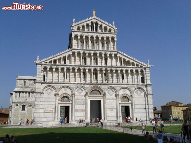 Immagine La Cattedrale in Piazza dei Miracoli, ovvero il magnifico Duomo di Pisa, capolavoro di arte romanica