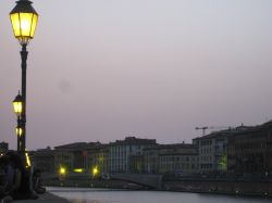Uno scorcio del lungarno a Pisa