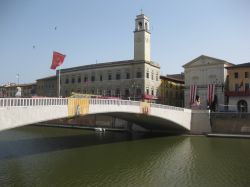 Il Ponte di Mezzo pronto per ospitatare il tradizionale Gioco del Ponte di Pisa